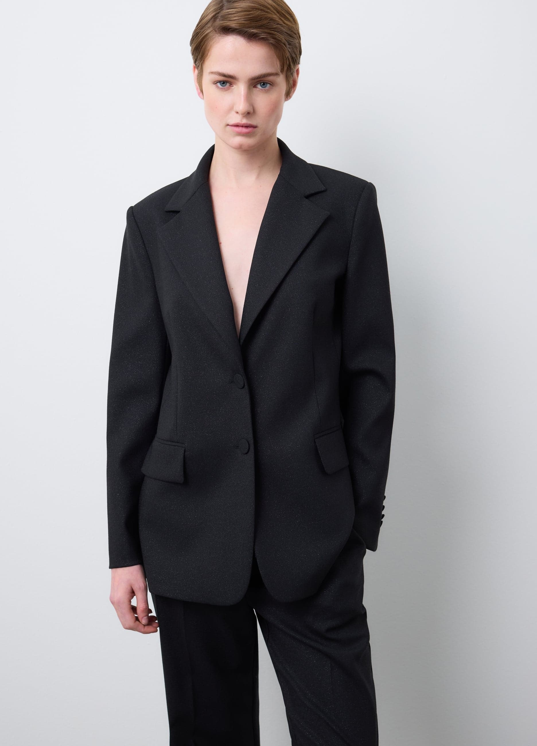 Blazer nero regular fit con brillanti | Stefanel Blazer nero da donna regular fit con tessuto leggermente brillante, ideale per un look sofisticato e ricercato. - 0 | Stefanel