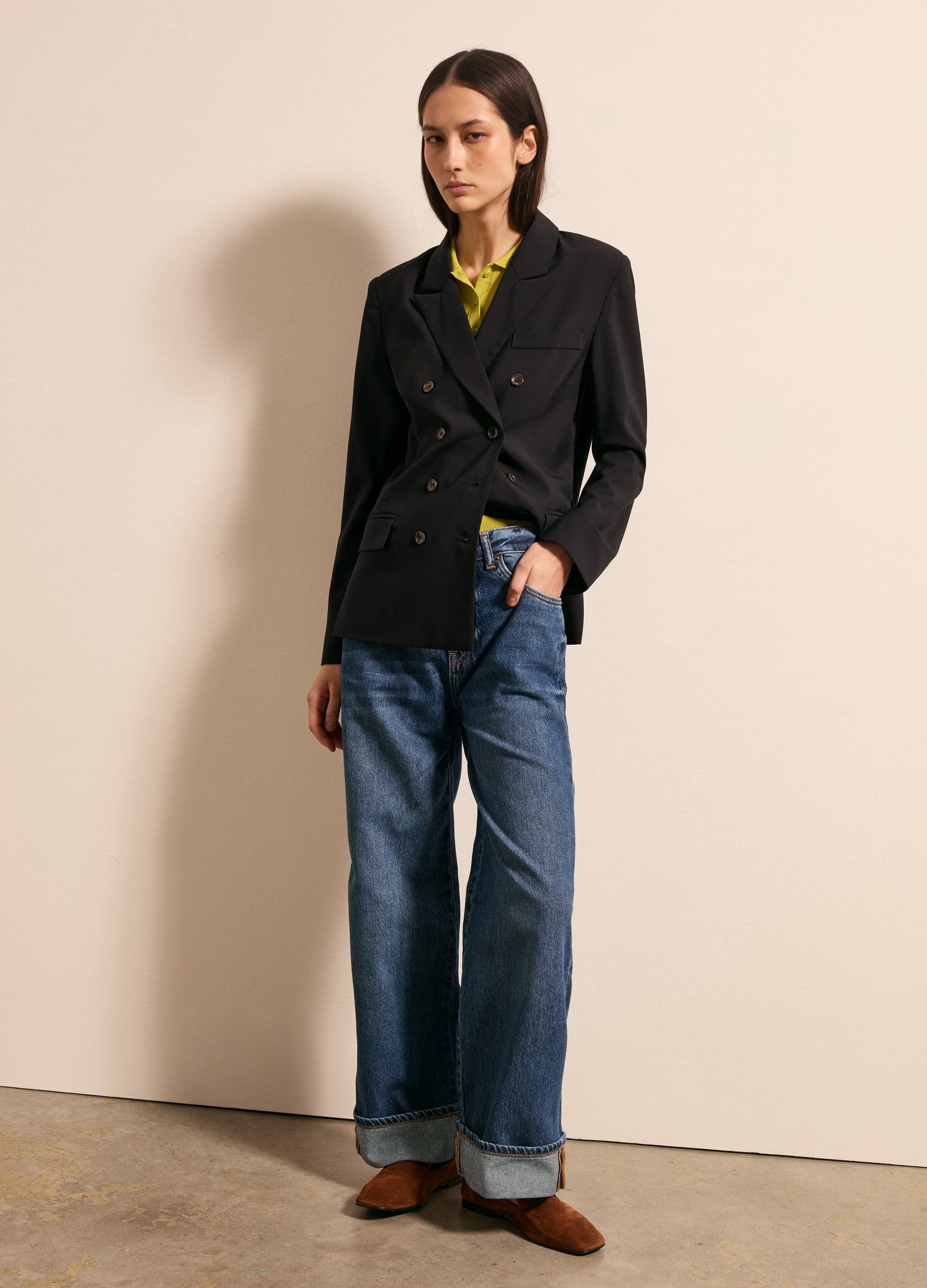 Blazer doppiopetto slim fit | Stefanel Blazer doppiopetto slim fit nero da donna in misto lana elasticizzato, con chiusura a bottoni, due tasche con pattina e taschino a filetto sul petto. - 0 | Stefanel